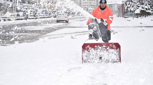 Büyükşehir'in Karla Mücadelesi Devam Ediyor