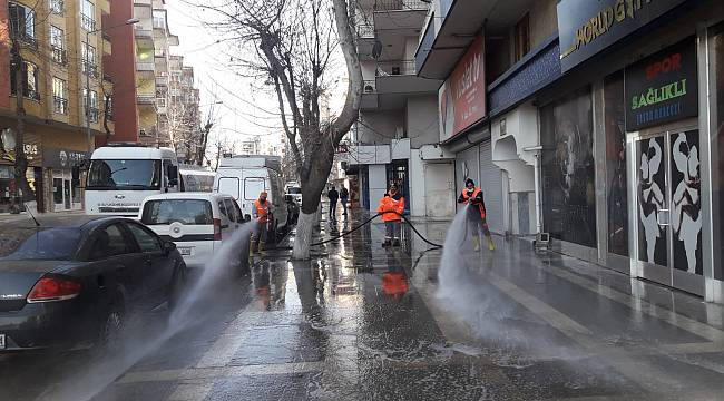 Büyükşehir,Cadde,Kaldırımları Deterjanlı Su Yıkıyor