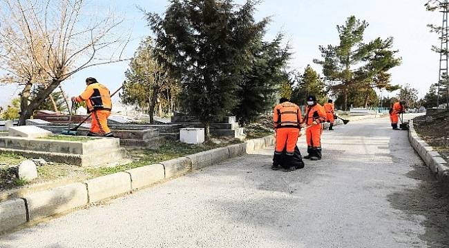 Battalgazi'deki Mezarlıklar Yoğun Bakıma Alındı