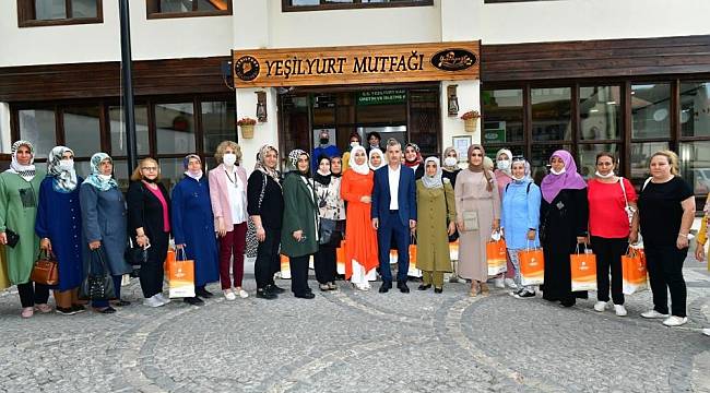 AK Partililer, Yeşilyurt Belediyesi’nin Yatırımlarını Gezdi