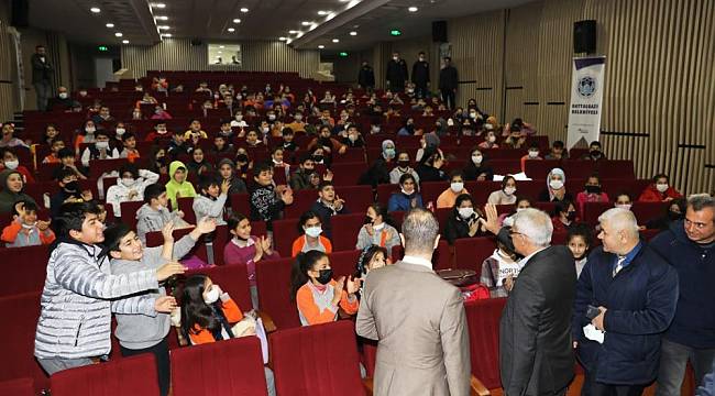 Başkan Güder’den Öğrencilere Jest