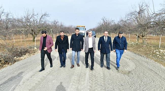  Kırsal Mahallelerin Bağlantı Yolları Yenileniyor