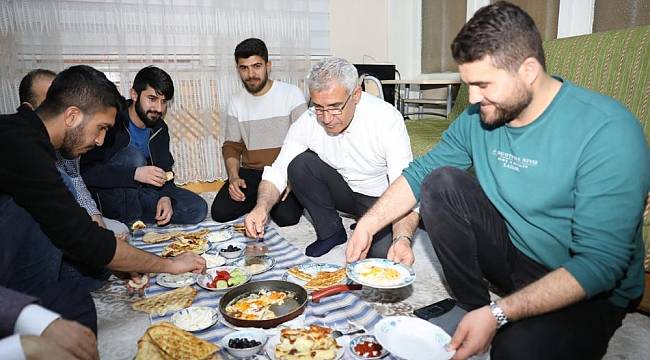 Güder, Sahurda Öğrenci Evine Misafir Oldu