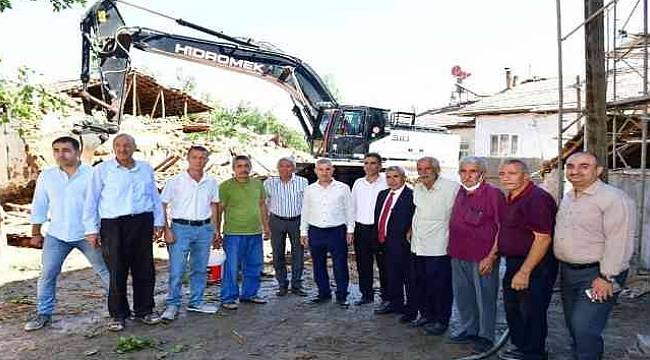 Yeşilyurt'ta 47 Metruk Ev Yıkıldı 