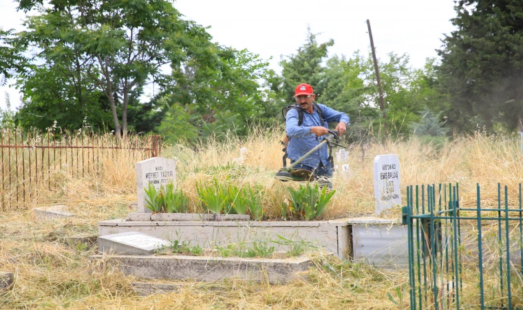 Battalgazi Belediyesi Mezarlıkların Bakım Ve Temizliğini Sürdürüyor