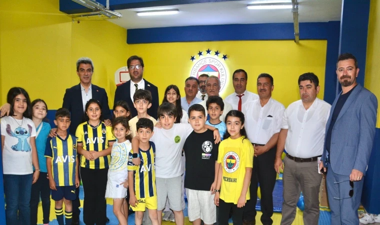 Fenerbahçeliler Deprem Bölgesinde İnsani Sorumluluklar Üstleniyor