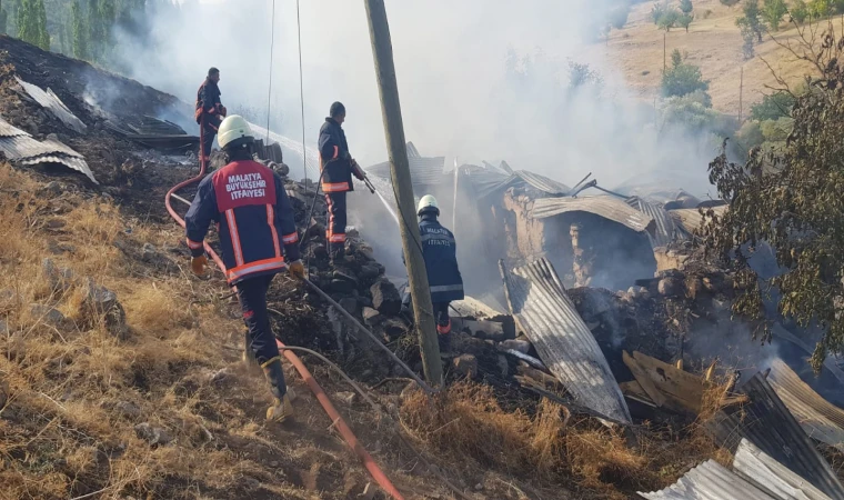 Malatya Arguvan’da Çıkan Yangında Bir Ev Küle Döndü