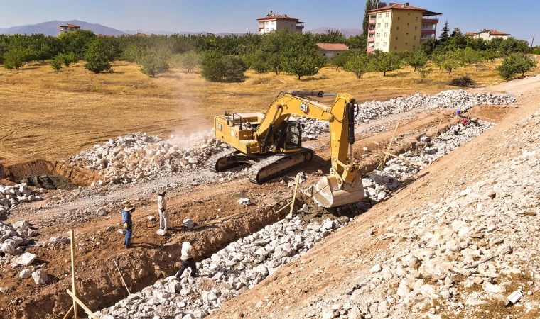 Malatya Büyükşehir, 2 Bin 600 Metre İstinat Duvarı Yapıyor