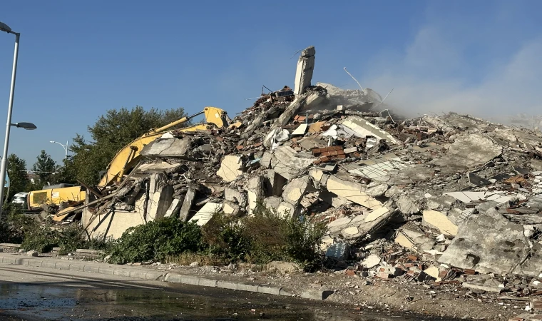 Malatya’da Yıkım Çalışmaları Hızla Devam Ediyor