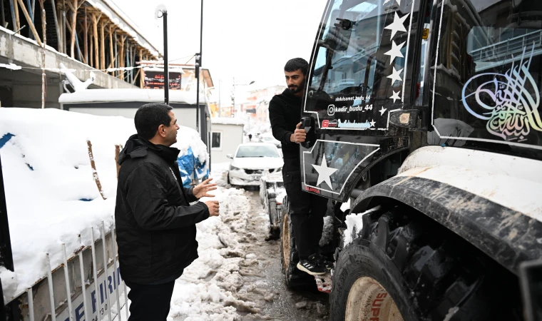 Battalagazi’de Başkan Taşkın,Karla Mücadeliyi Sahada Yönetti