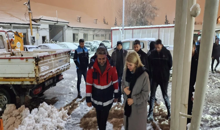 Halkın Vekili Ölmeztoprak, Karla Mücadele’de Gece Boyunca Sahadaydı