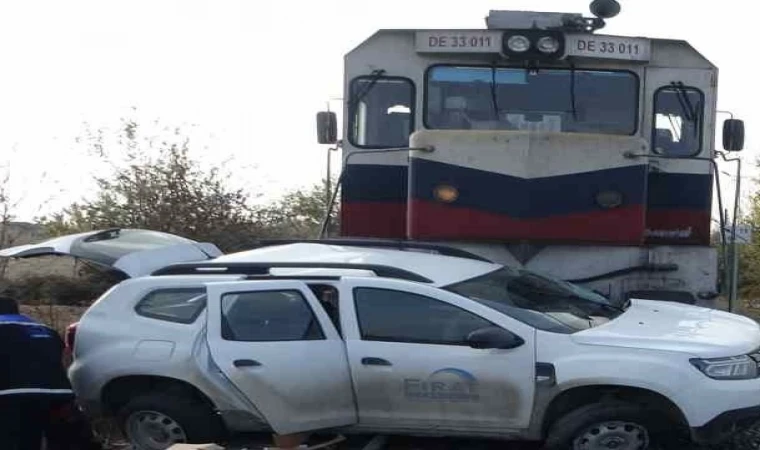 Malatya’da Tren Otomobile Çarptı 2 Yaralı