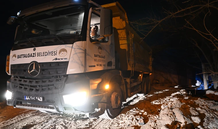 Battalgazi’de Gece Mesaisi: Çamur Derdine Son