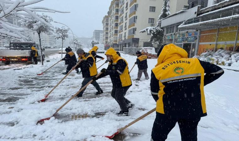 Malatya Büyükşehir’den Yoğun Kar Mesaisi