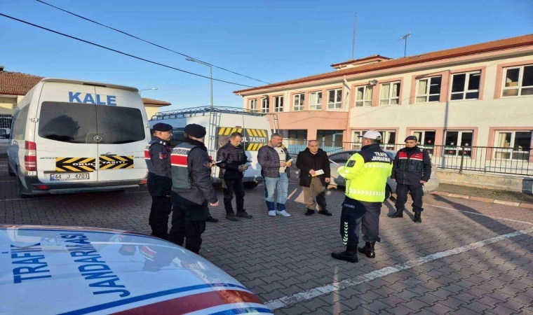 Malatya’da Jandarma Servis Araçlarına Sıkı Denetim Gerçekleştirdi