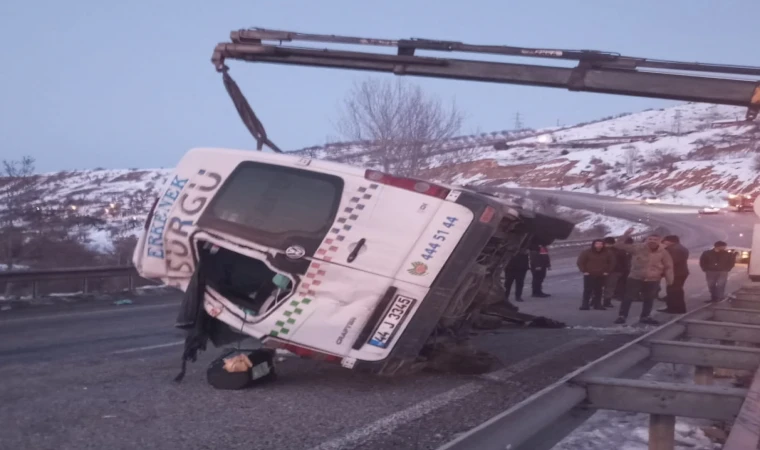 Malatya’da Minibüs Devridi 11 Yaralı