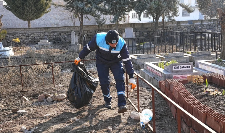 Battalgazi’de Mezarlık Temizliği