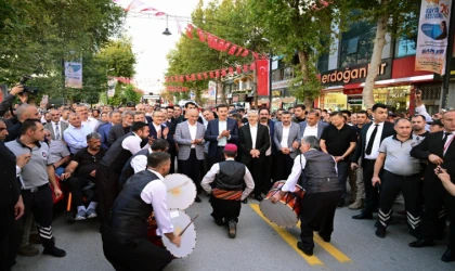 Malatya’da Kayısı Festivali Kortej Yürüyüşü İle Başladı