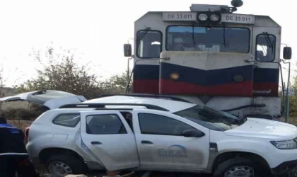 Malatya’da Tren Otomobile Çarptı 2 Yaralı