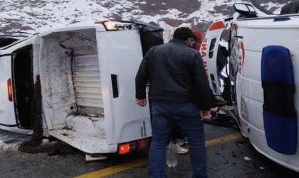 Malatya’da Ambulans İle Pikap Çarpıştı