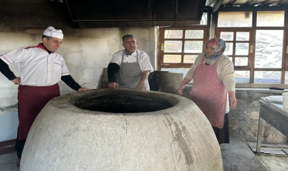 Malatya’da Tandır Ekmek Geleneği Devam Ediyor